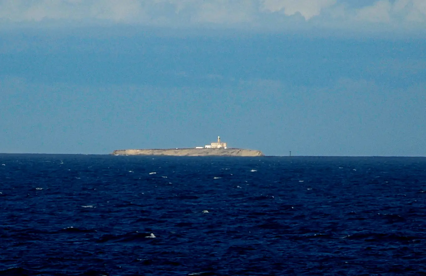 Isla de Alborán desde el ferry a Melilla