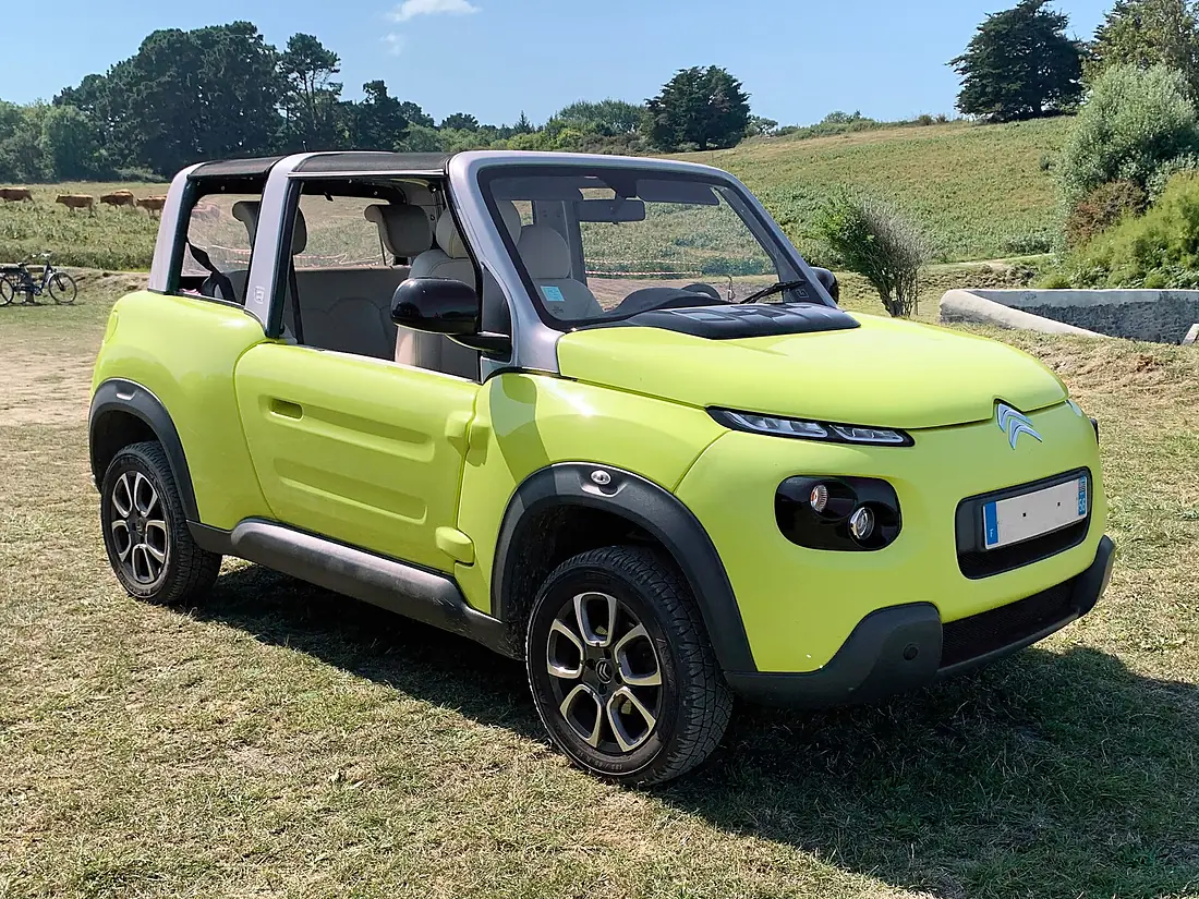 Citroen-e-Mehari-av-Belle-Ile-en-Mer-byRundvald