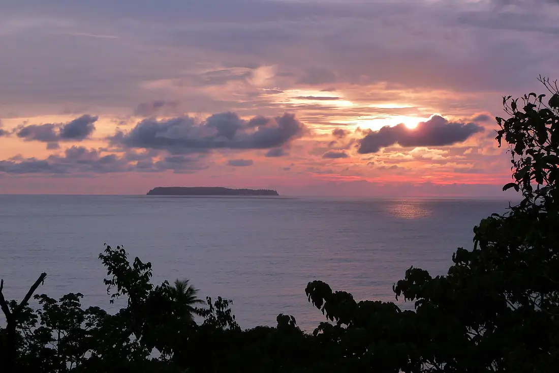 Illa de Caños des de Punta Marenco Lodge. - panoramio