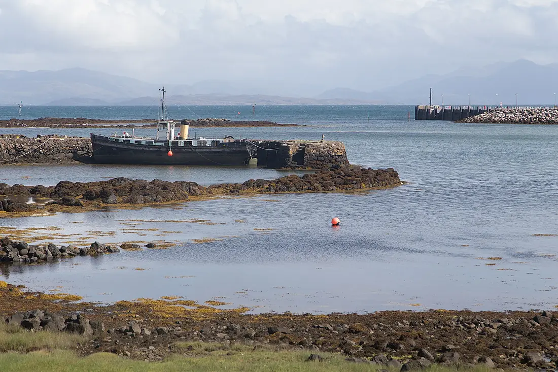 Clanranald Pier, Eigg (43933916012)