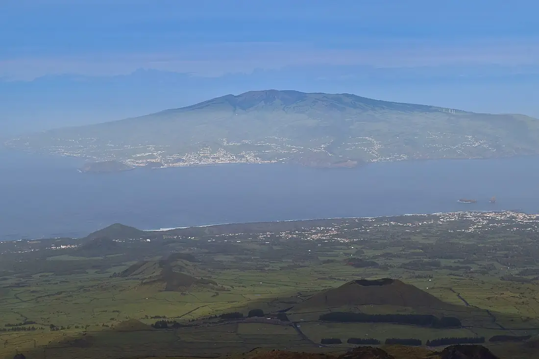 Ilha do Faial e o Canal Faial-Pico