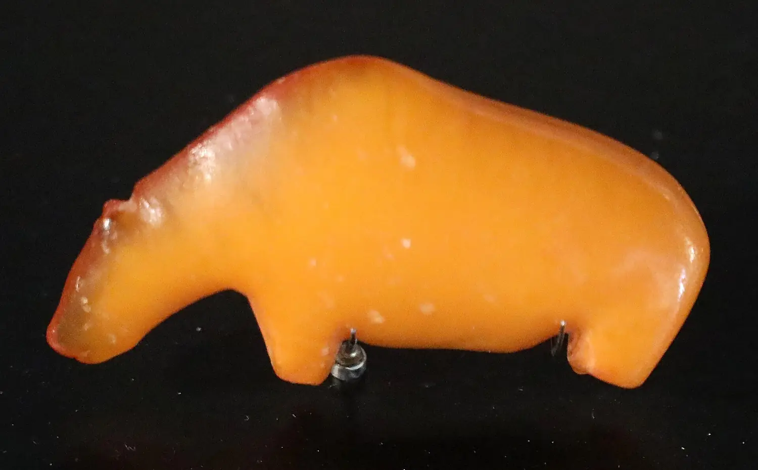 Età della pietra danese, animaletti in ambra, 8000-5000 ac ca, orso, dalla costa occl.e di fanø, justland occ.le