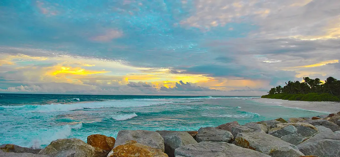 The Sunset Point in Fuvahmulah Harbour - panoramio