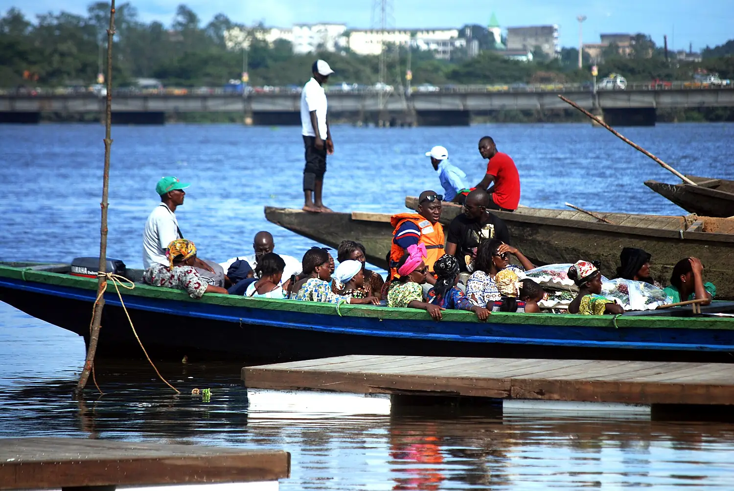 Voyageurs en partance pour l'ile de Jebale1