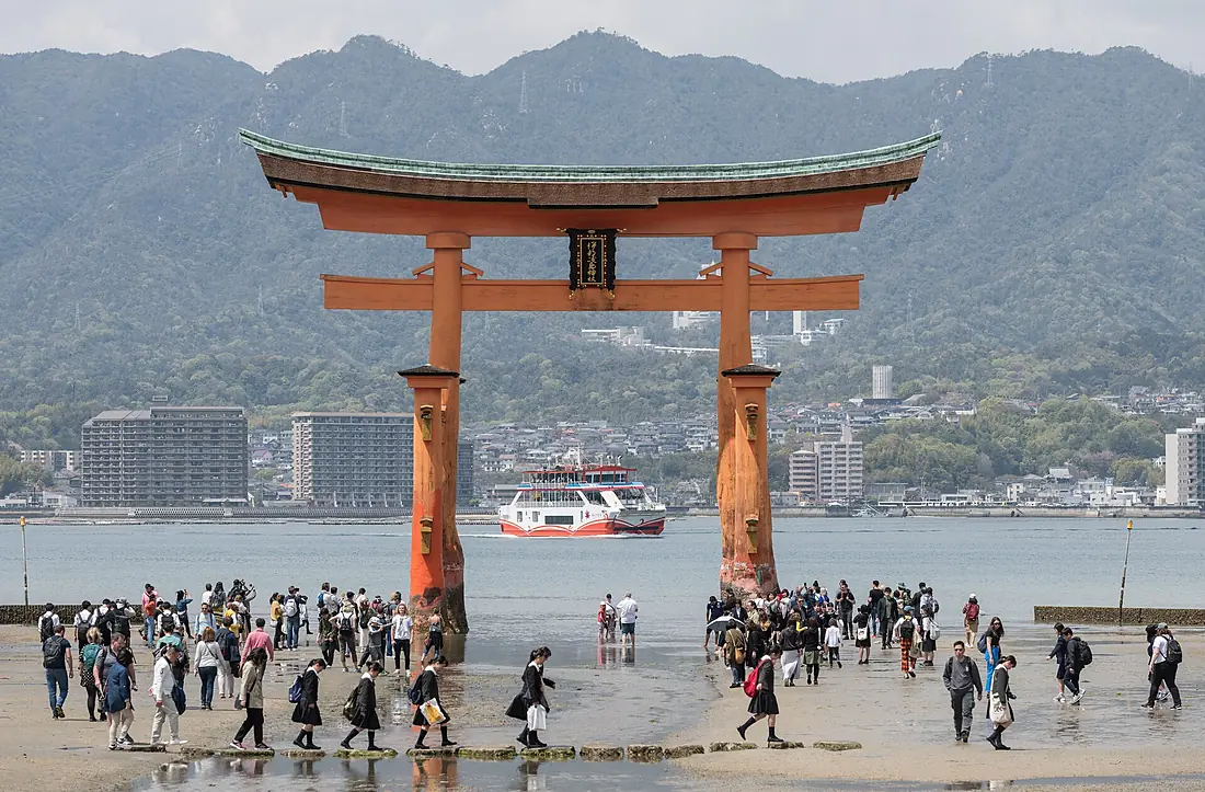 Itsukushima Floating Torii Gate, Southeast view 20190417 2