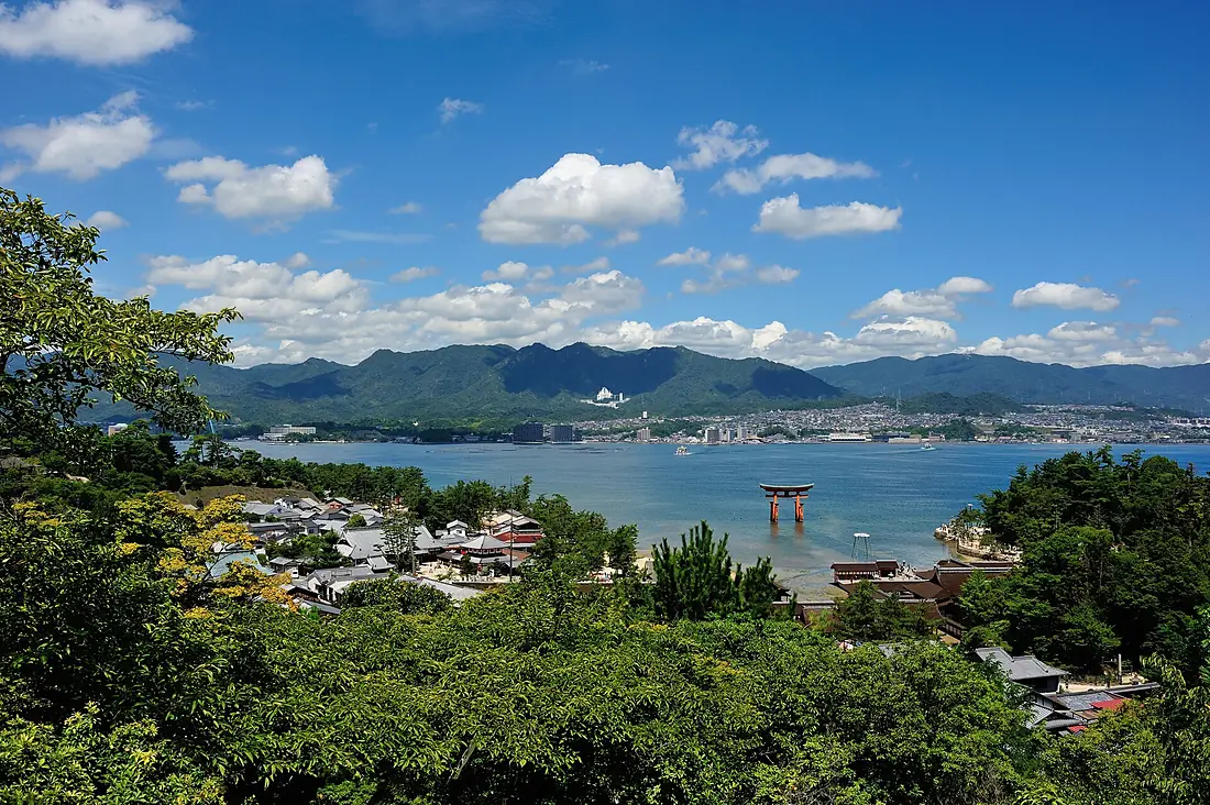 A Miyajima view Itsukushima Shrine