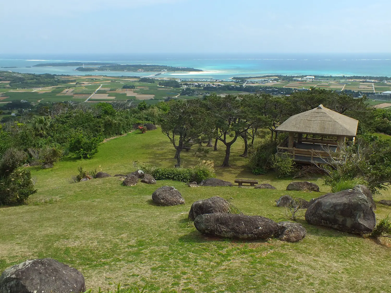 Tounnahajou-Kumejima, Okinawa(登武那覇城からみる奥武島、はての浜)DSCF6530