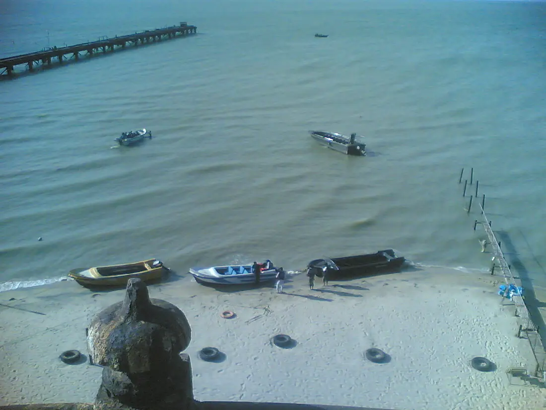 Beach and Harbor in Thalai Mannar - panoramio