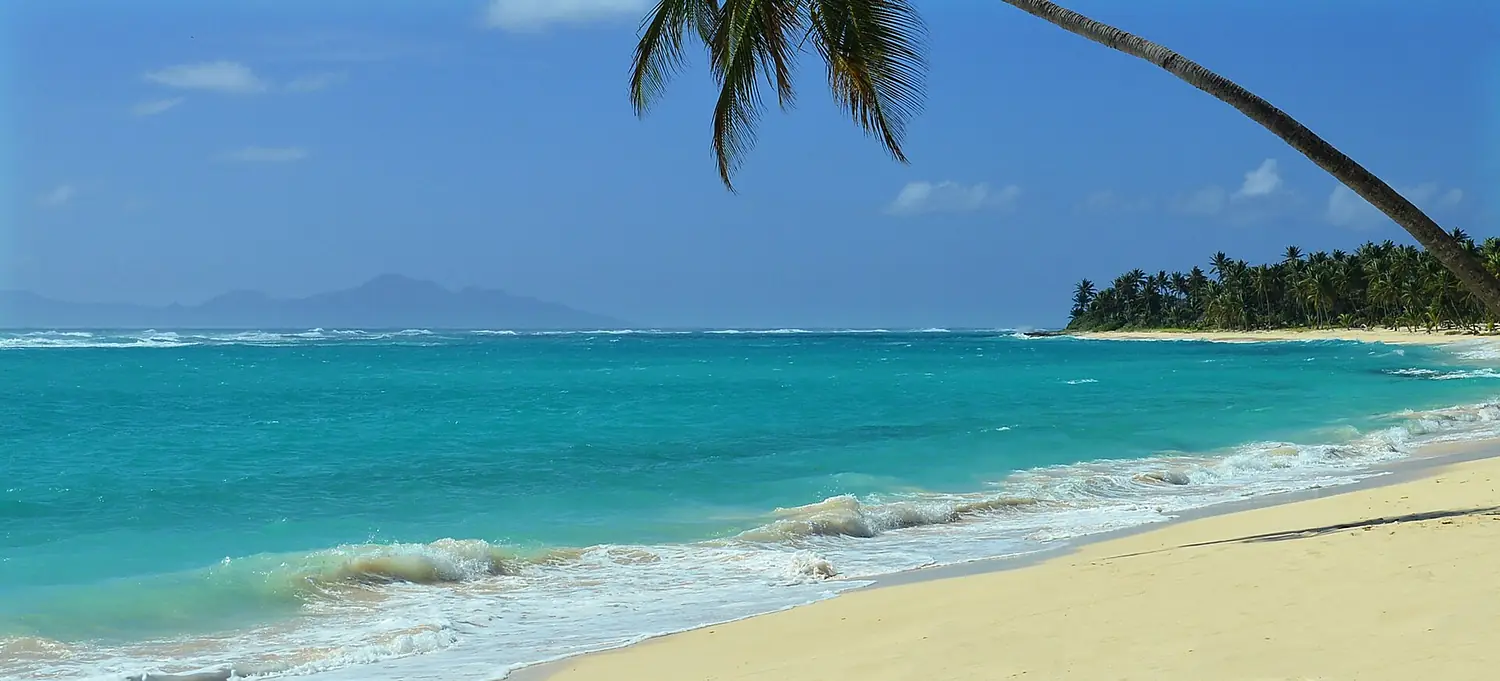 Long White Sand Beach Uncrowded In The Caribbean (188395989)