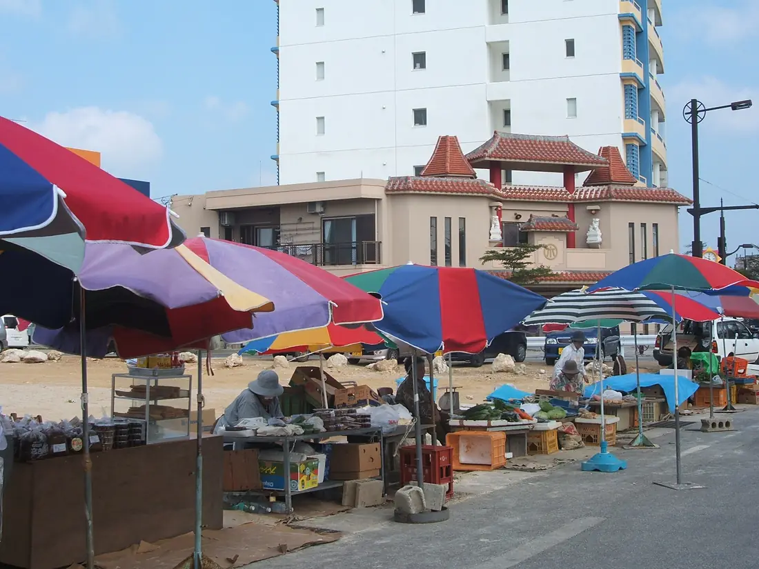 A small market along a street in Miyakojima 2016-05-15
