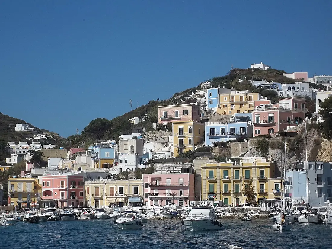 Ponza vista dal porto - panoramio
