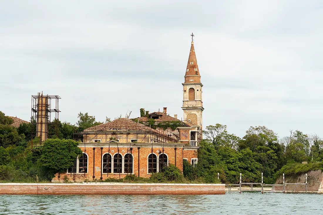 Bell tower and ruined hospital of Poveglia seen from the lagoon (2024)