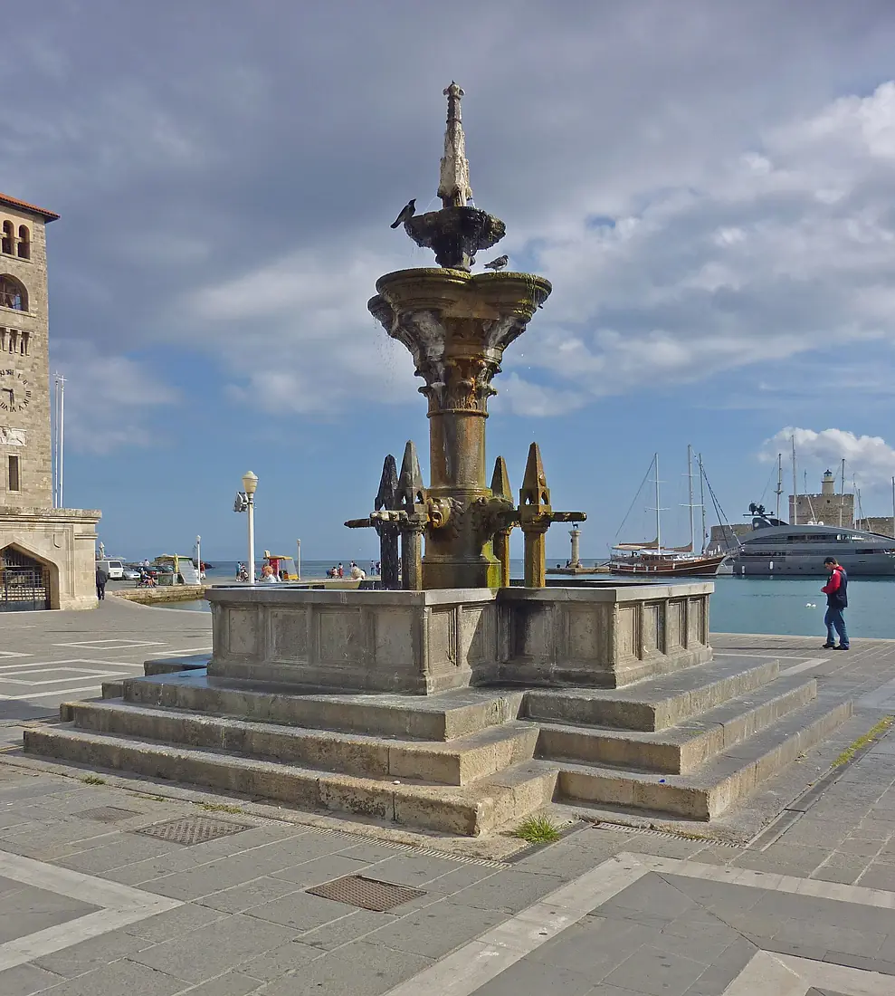 Fountain in Rhodes Harbour 01