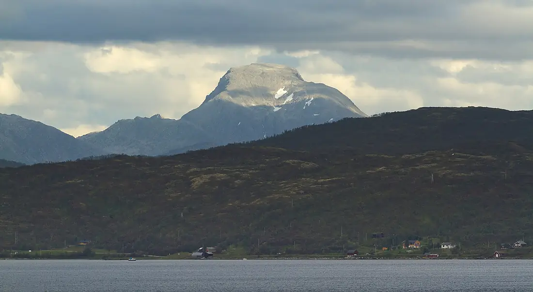 Store Skalltinden as seen over Skogsfjorden near Mikkelvik, Ringvassøya, Troms, Norway, 2014 July