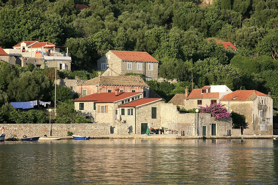Houses of Sipan Island (5968259928)