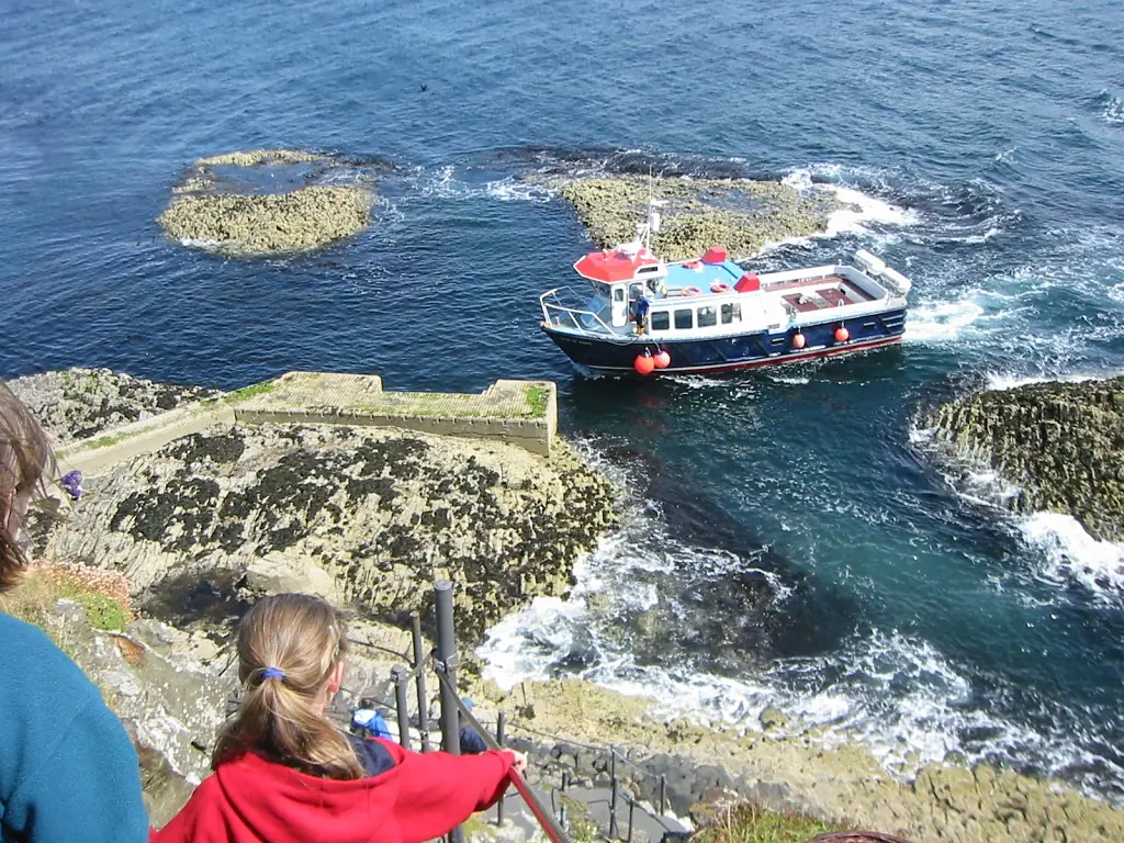 Staffa harbour 14705k