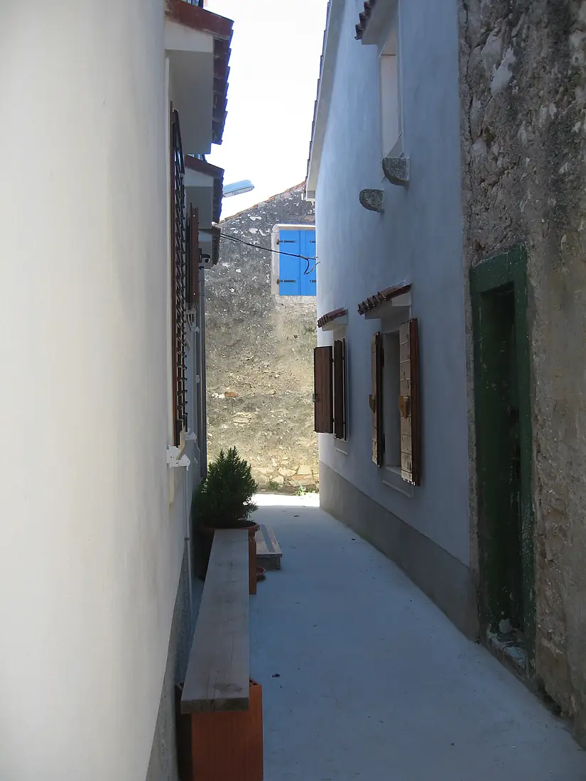 Susak-narrow-streets