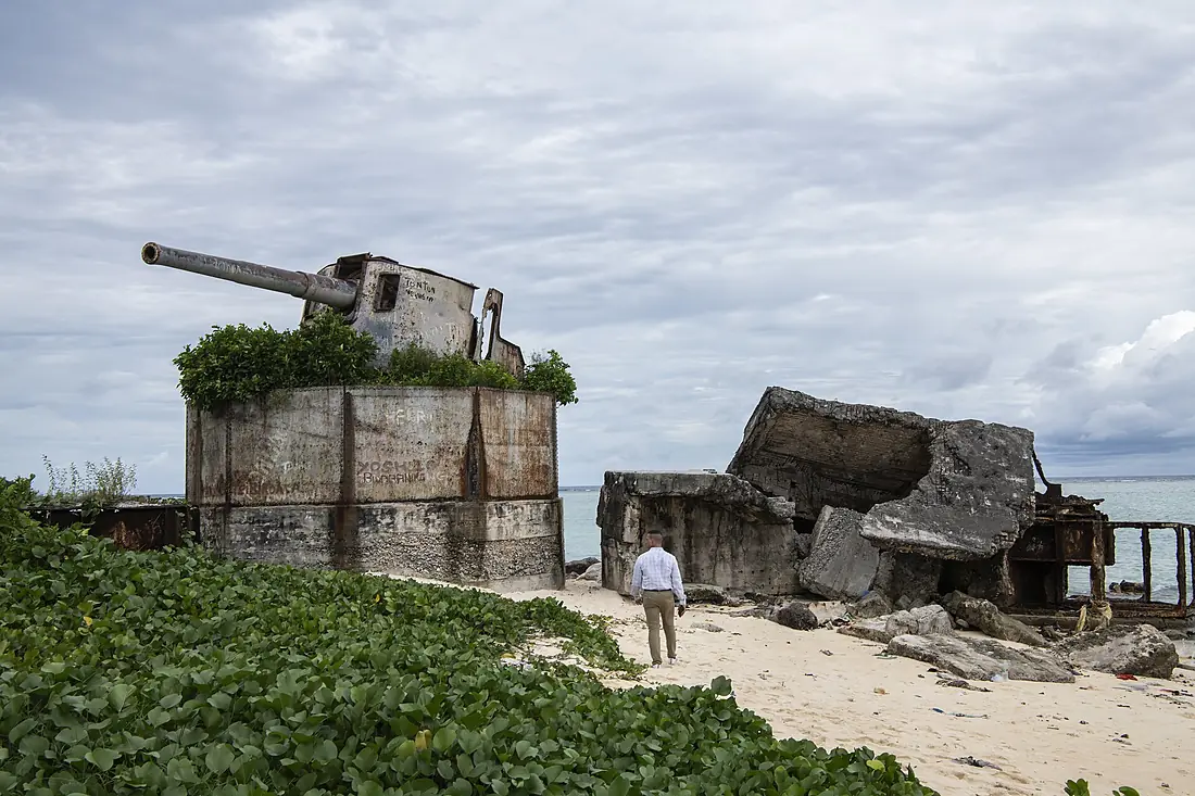Japanese shore battery from WW2, on Tarawa - 190717-M-ZY556-064