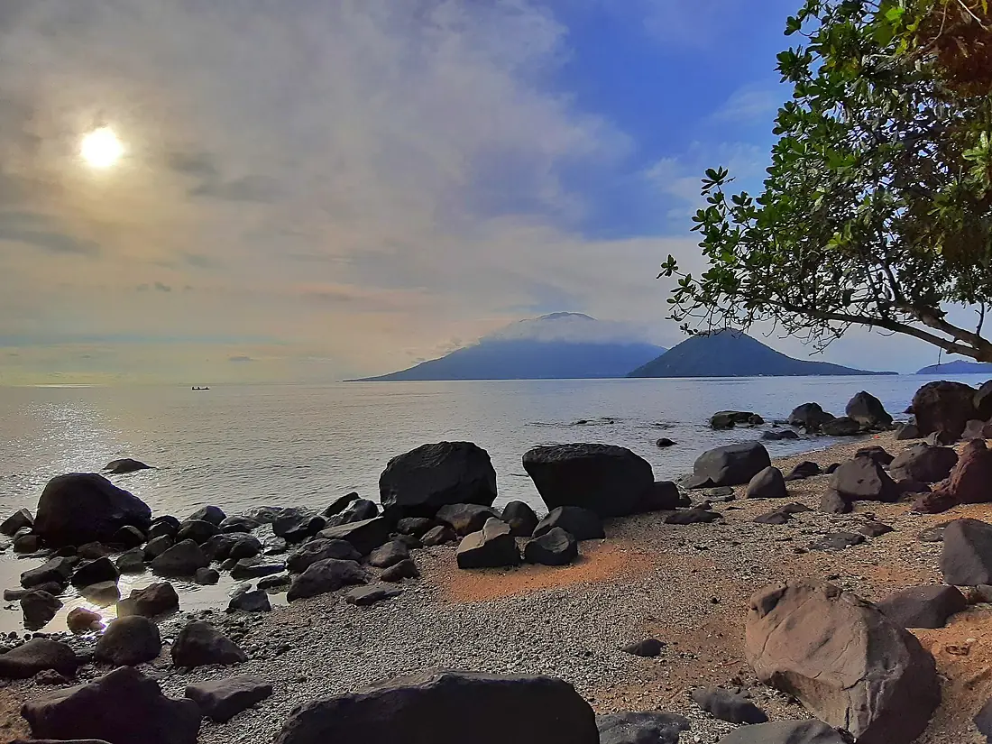 Pemandangan Ternate dari Tidore