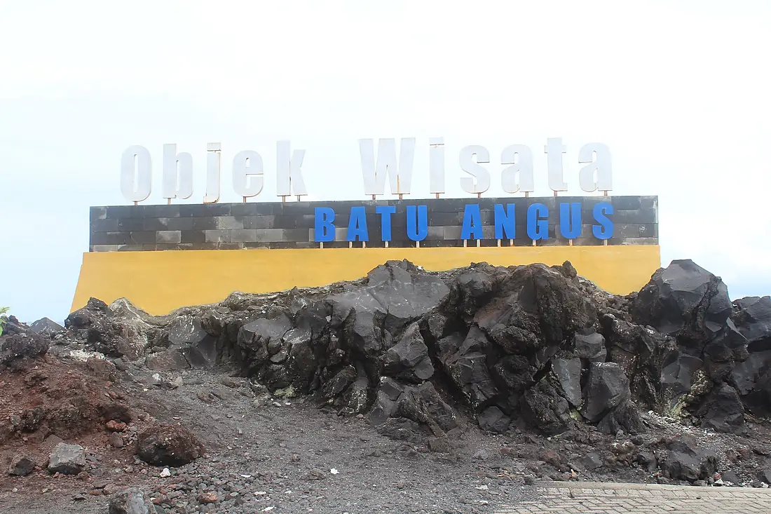 Batu Angus, Ternate 01