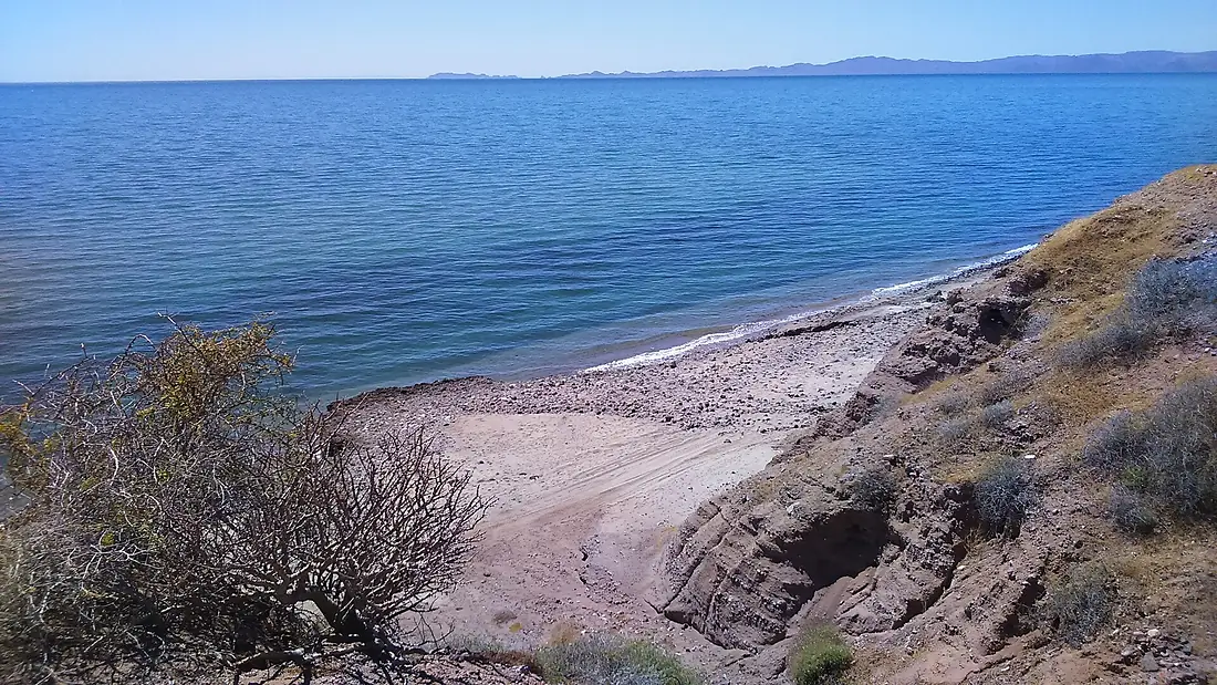 Isla del Tiburón desde Bahía de Kino