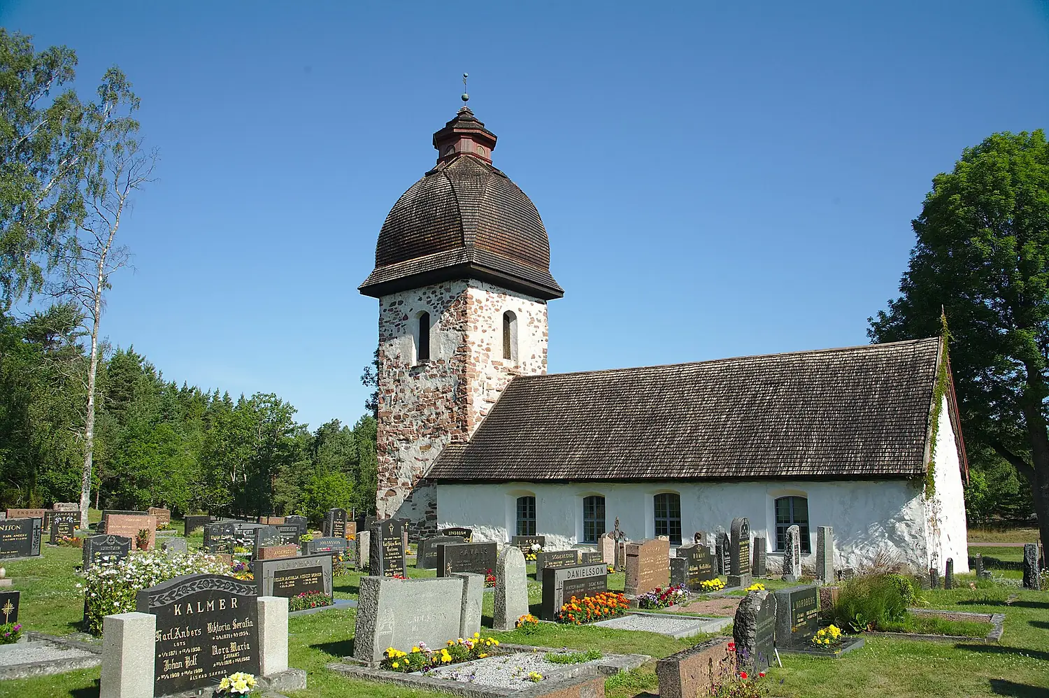 Vårdö church and cemetry